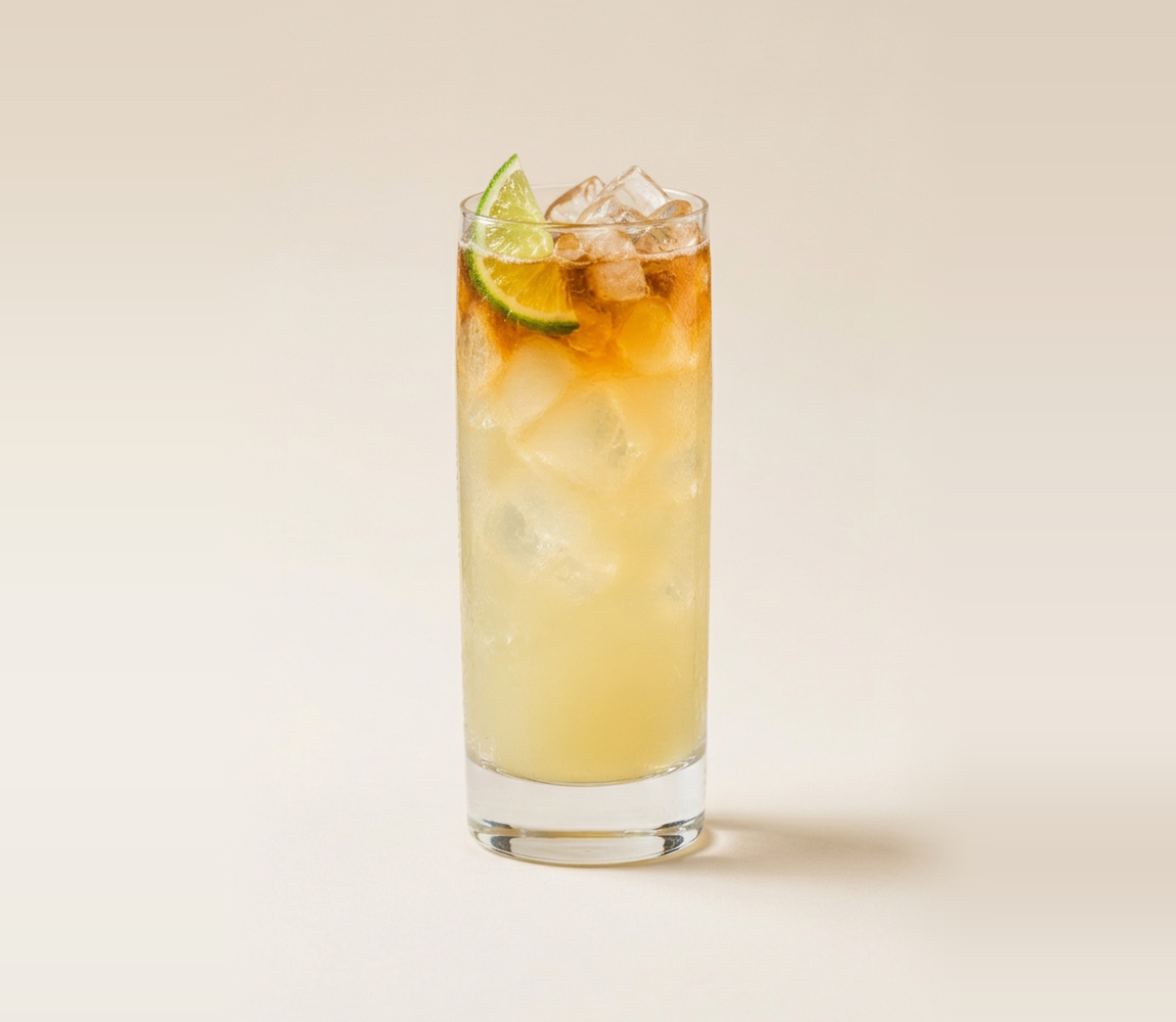 Dark & Stormy in een longdrinkglas als inspiratie voor een cocktail met zelfgemaakte rum